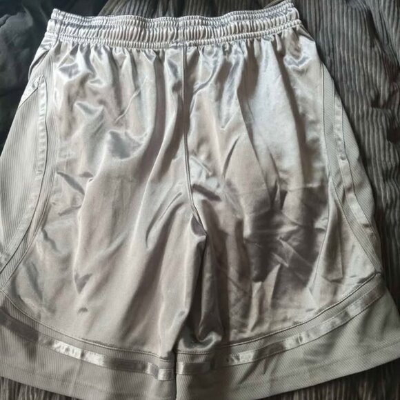 Grey And1 basketball shorts Size L - Picture 4 of 5